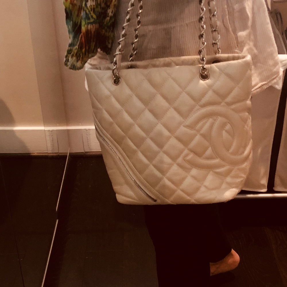 CC MESSENGER BAG, monogram quilted pearl